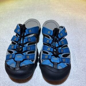 KEEN womens sandles